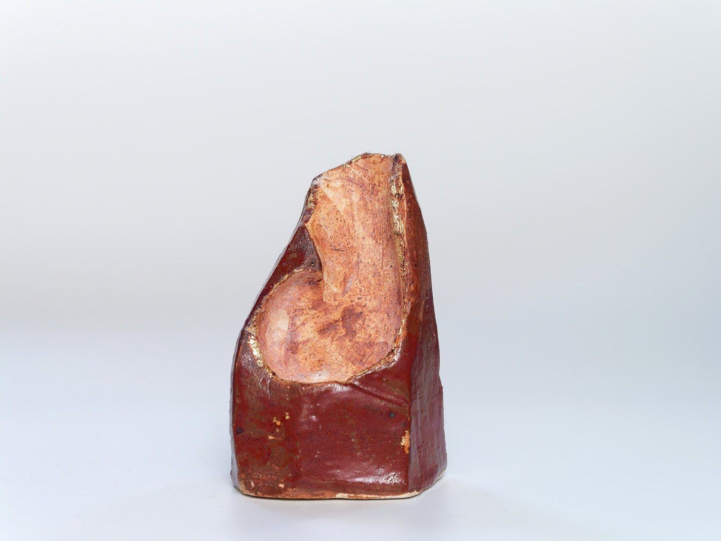 Shino gold-painted sake cup | Ikuhiko Shibata
