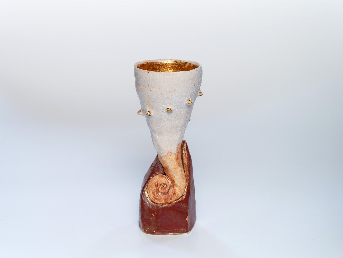 Shino gold-painted sake cup | Ikuhiko Shibata
