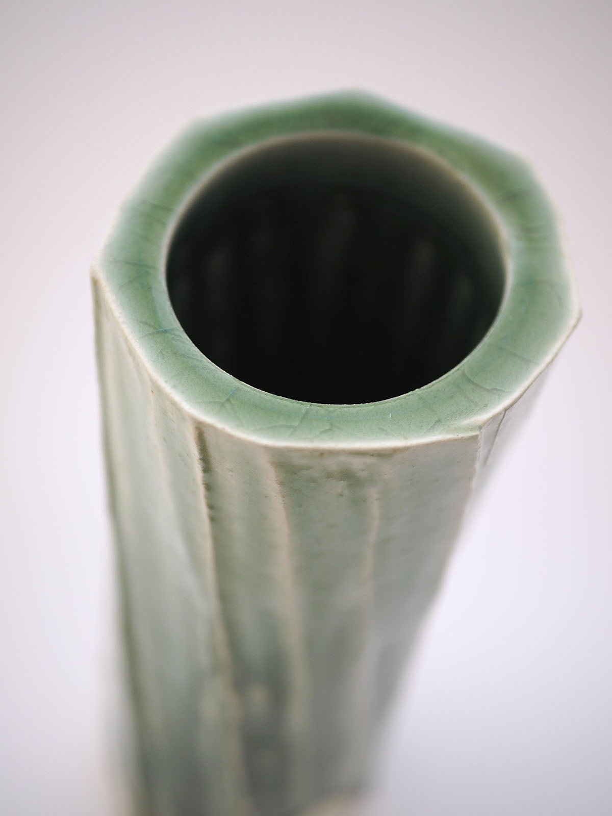 Oribe flower vase | Yutaka Kato