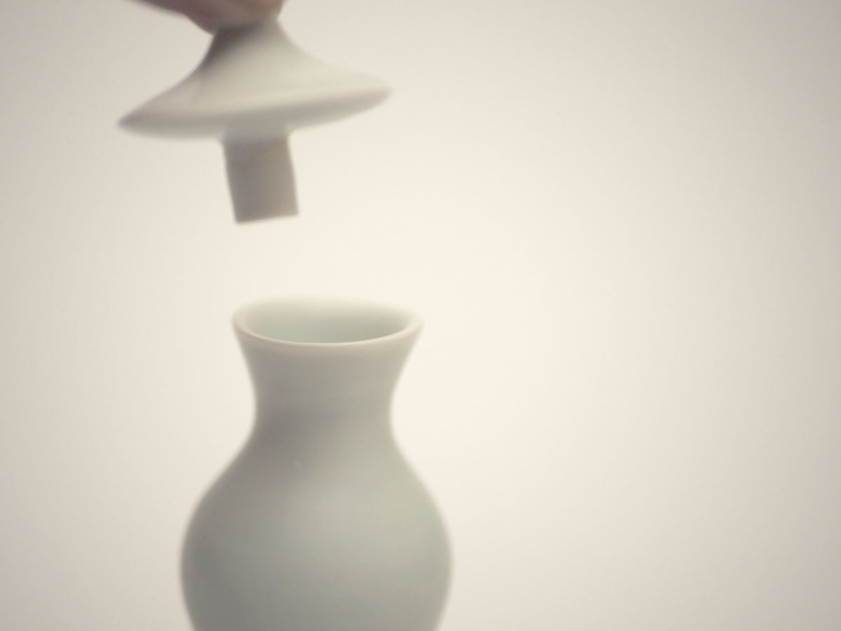 青白瓷瓶酒器|細川令子|BloomJapan