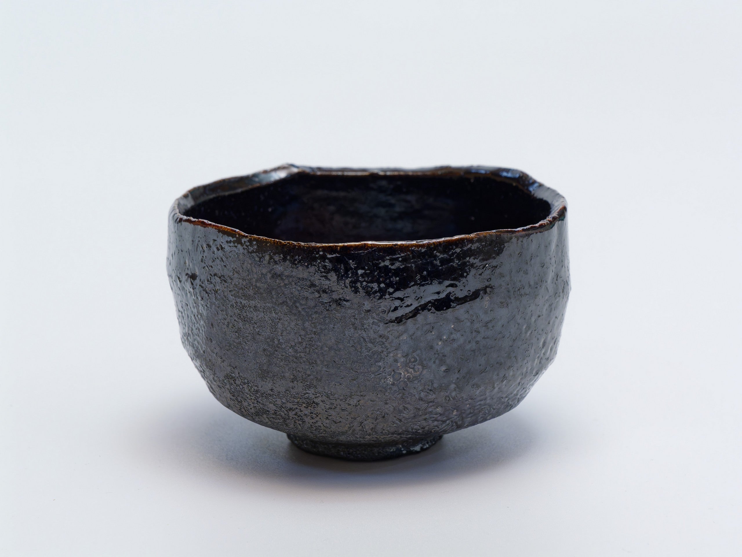 黒茶盌｜青山鉄郎 – BloomJapan