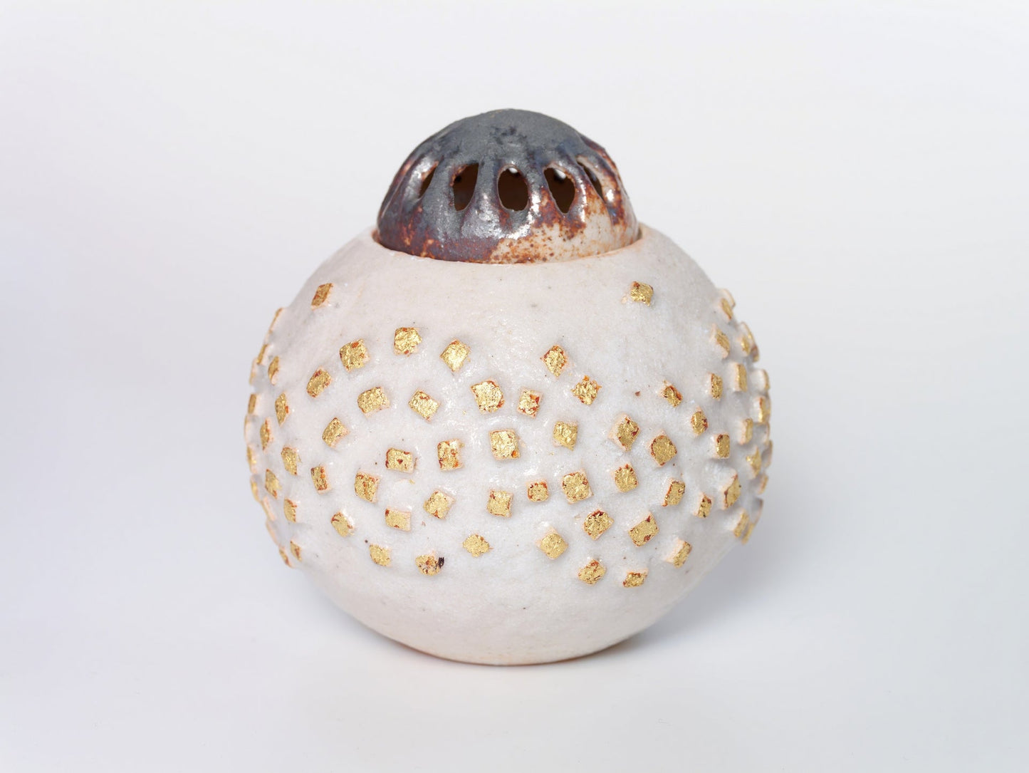 Shino gold-painted incense burner | Ikuhiko Shibata