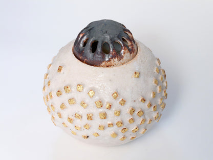 Shino gold-painted incense burner | Ikuhiko Shibata