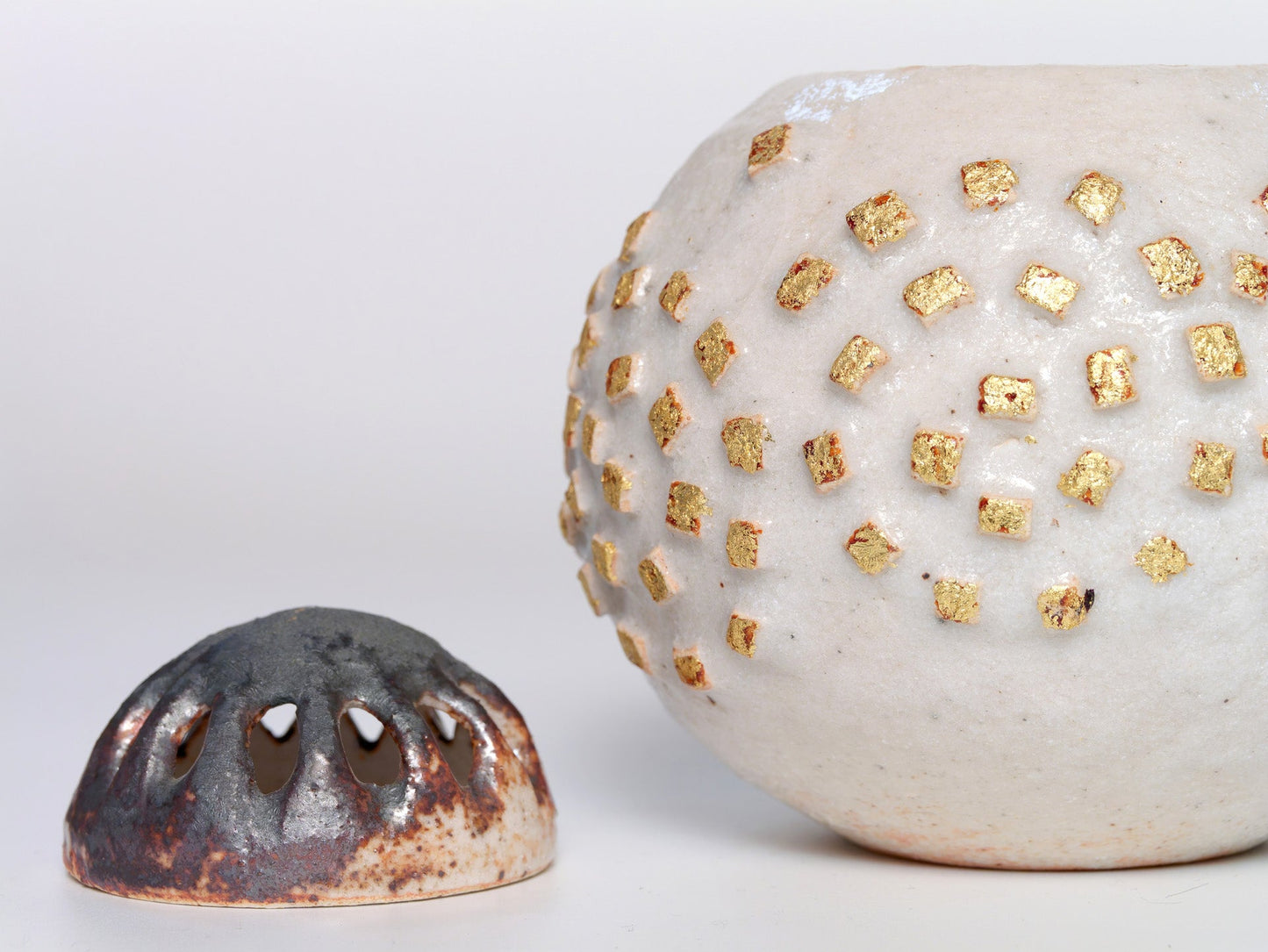 Shino gold-painted incense burner | Ikuhiko Shibata
